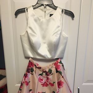Xscape White Crop Top & Floral Skirt Set